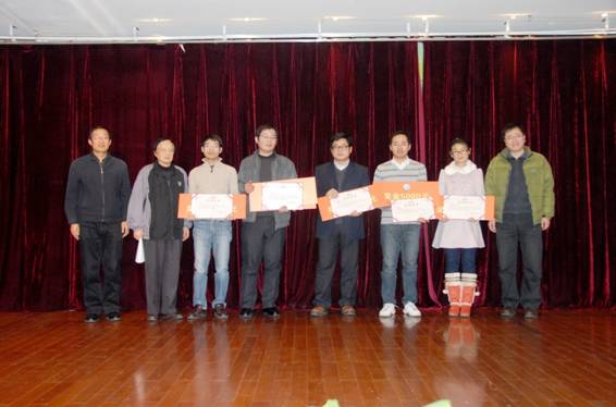 孟丹副所长、孙德刚副所长为2012年度优秀论文、优秀工程成果奖获得者颁奖.jpg